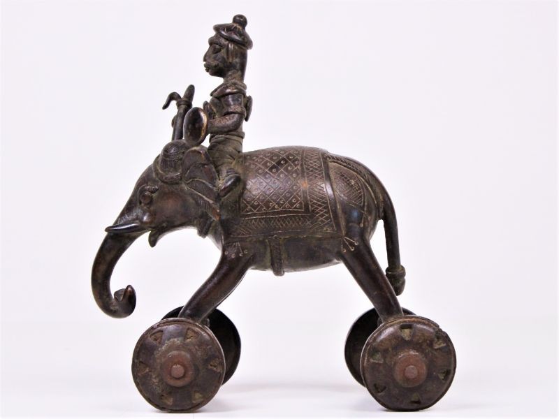 Bronzen Rajput olifant op wielen